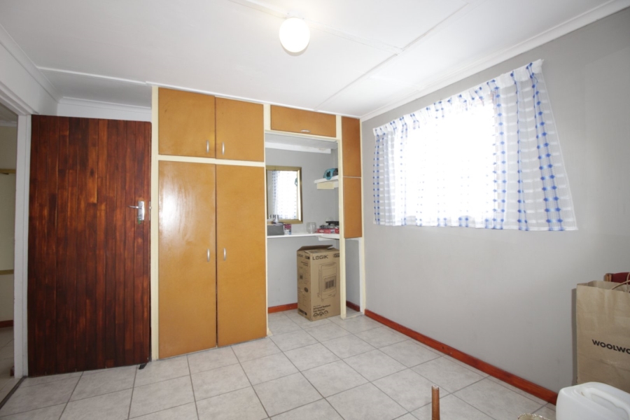 5 Bedroom Property for Sale in Clarendon Marine Eastern Cape